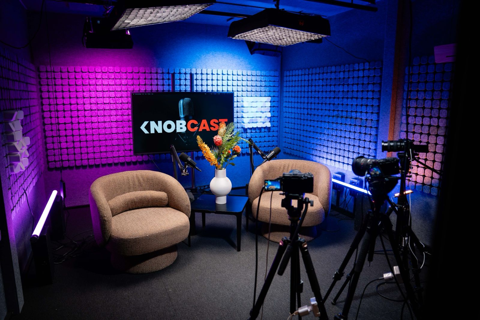 חדר הפודקאסטים של KNOBCAST